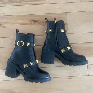 Leather Roman Stud Valentino Booties/Ankle Boots Size 38.5